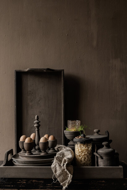 Sturdy wooden serving tray by Aura Peeperkorn