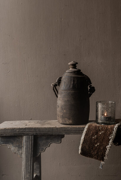Originele oude houten Nepalese kruik / pot met touw – sobere wabi-sabi decoratie