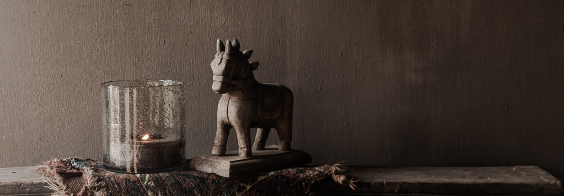 Holzpferd Aura Peeperkorn