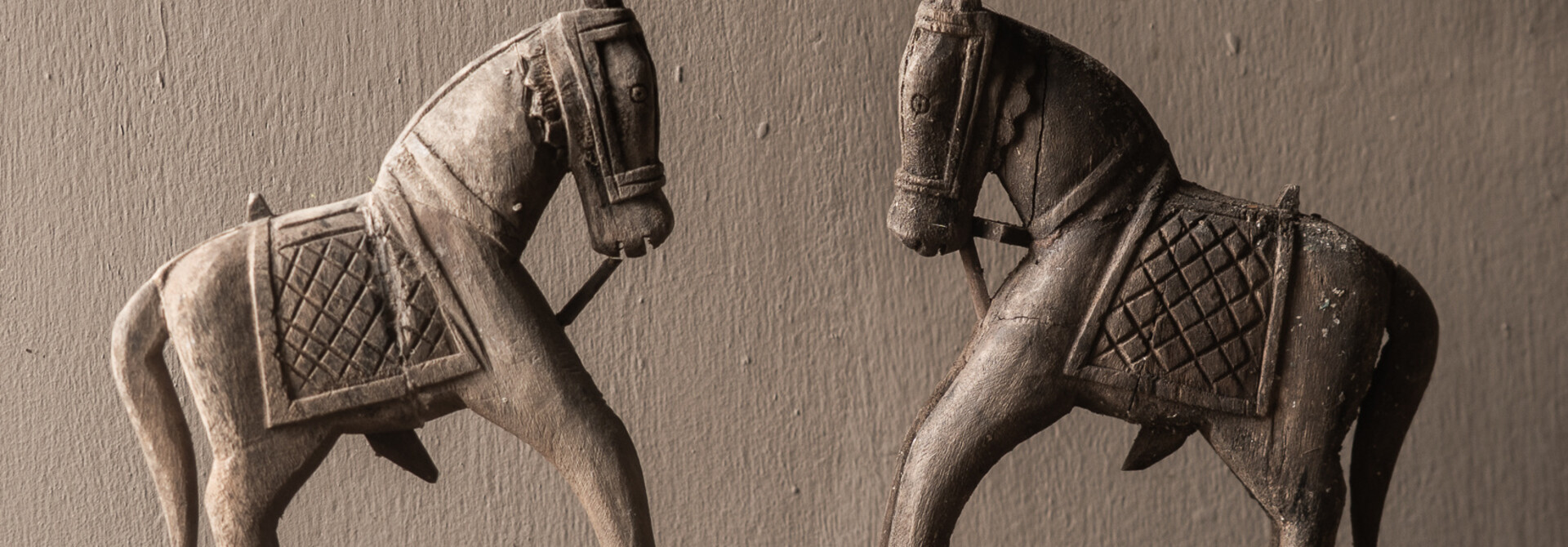 Holzpferd Aura Peeperkorn