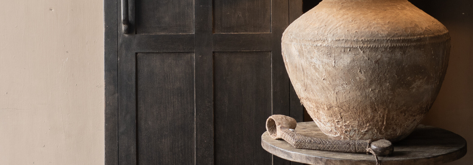 Antieke unieke wijntafel