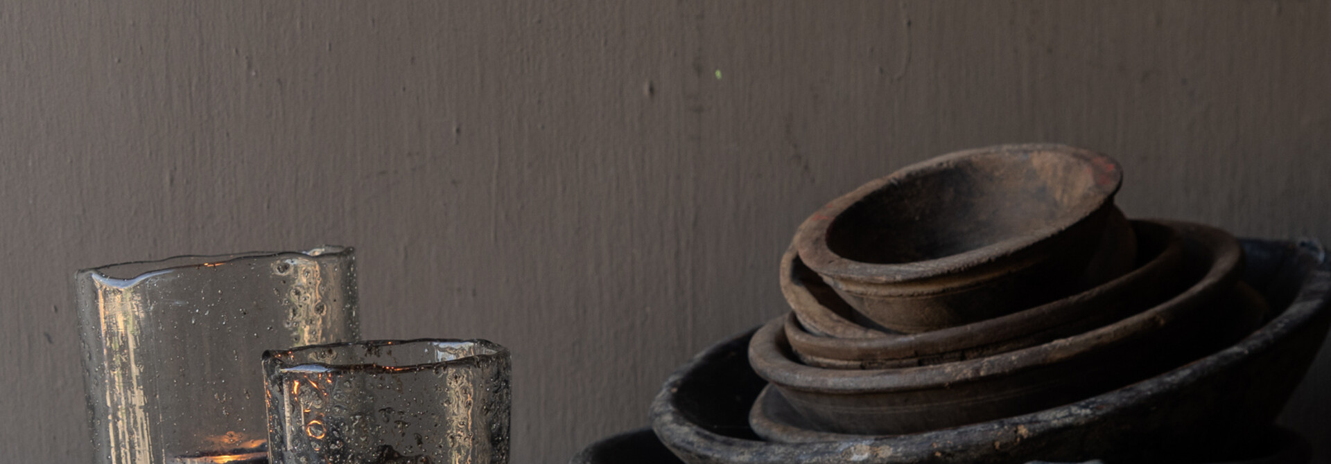 Kleine, authentische Wabi-Sabi-Holzschale, kleine Schüssel