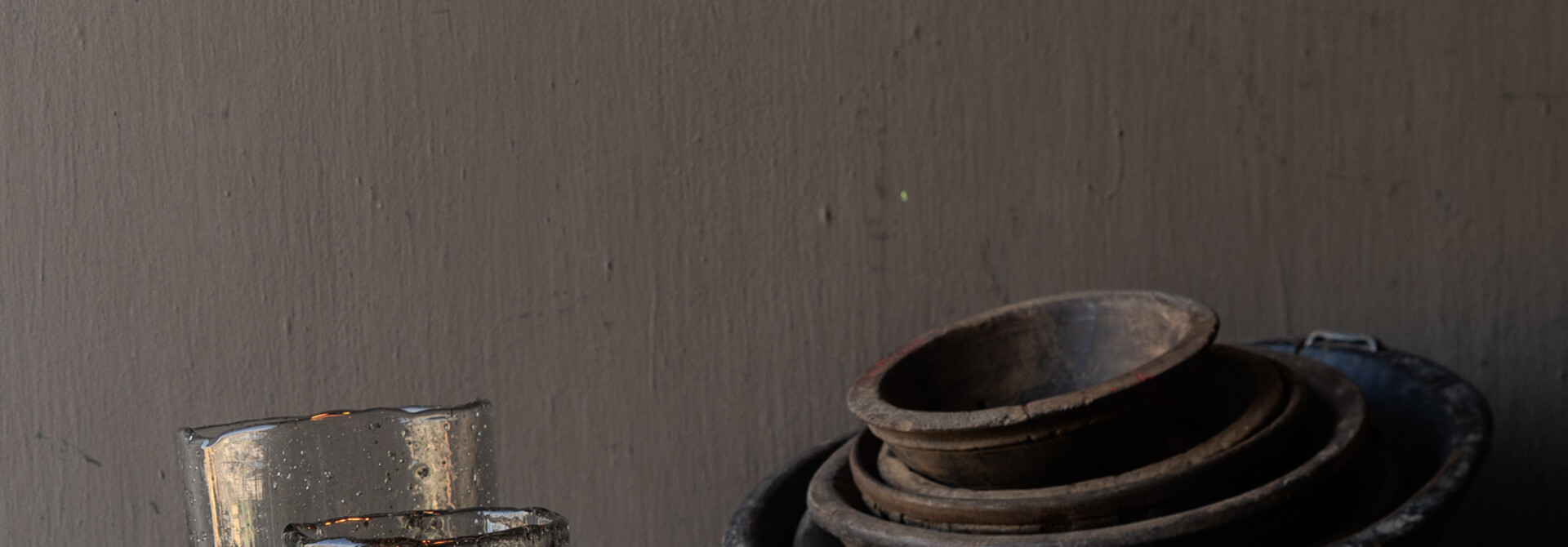 Kleine, authentische Wabi-Sabi-Holzschale, kleine Schüssel von