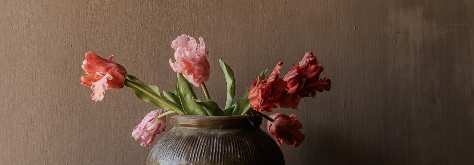 Künstlicher Tulpenstrauß mit Papageienmotiv (5 Stück) – Orange, Lachs & Rosé – 51 cm