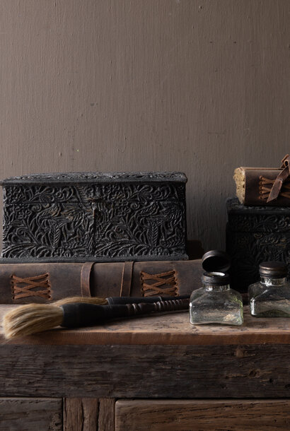 Wooden box with relief – rugged & rustic