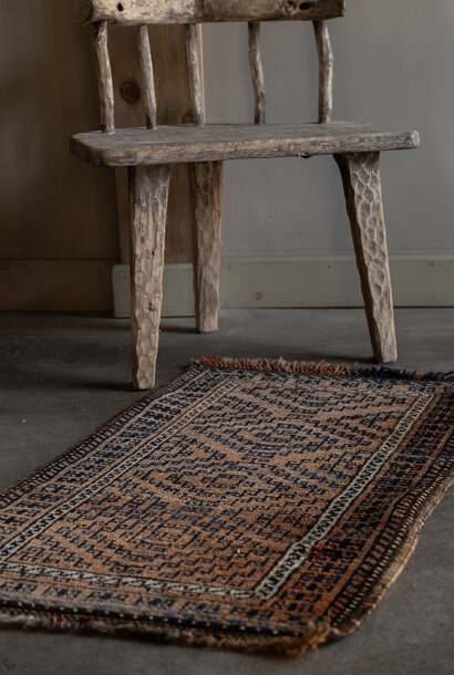 Old Persian rug – handwoven and weathered HOFFZ