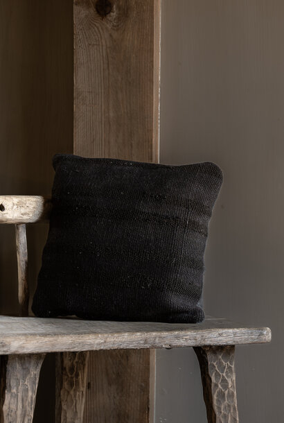 Stoer hennep  kussentje   in de kleur gestreept antraciet grijs