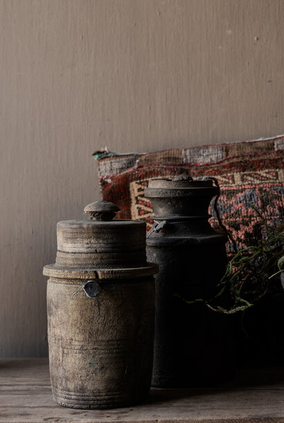 Originele Oude houten Nepalese Kruik met deksel