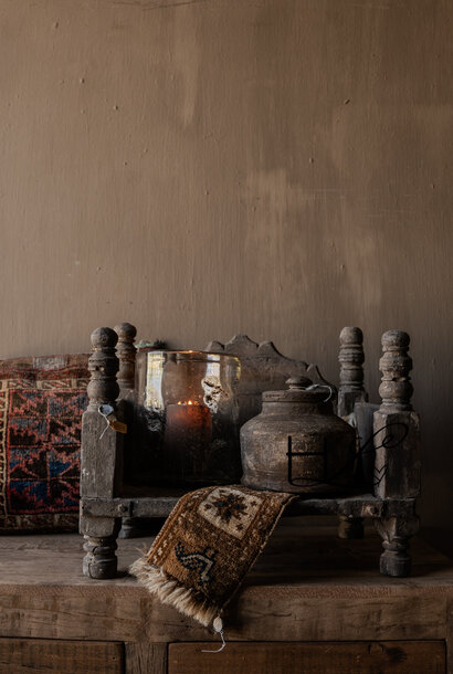 Oud Indiaas bajot tafeltje met paardjes | tempel tafeltje