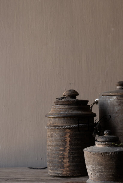 Originele Oude houten Nepalese Kruik met deksel