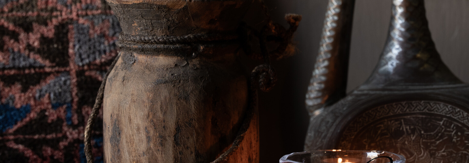 Alter nepalesischer Milchkrug aus Holz – Wabi-Sabi & authentisch