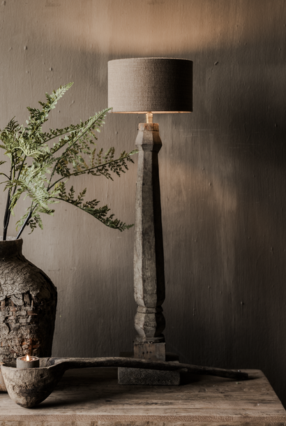 Oude houten baluster lamp