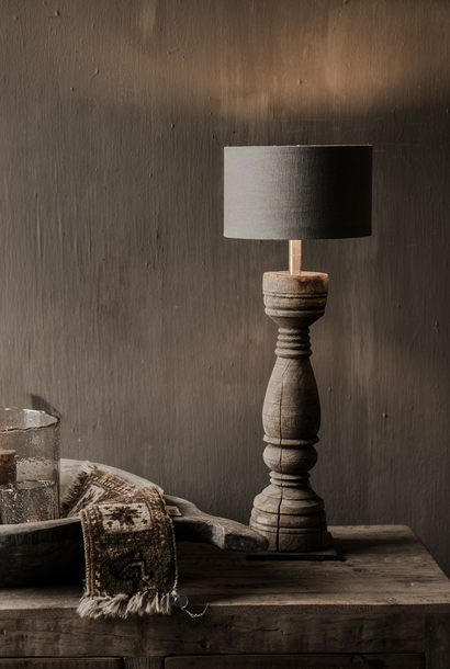 Oude houten baluster lamp