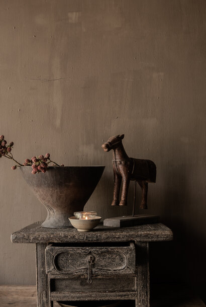Einzigartiger alter Wabi-Sabi-Tisch mit Schublade