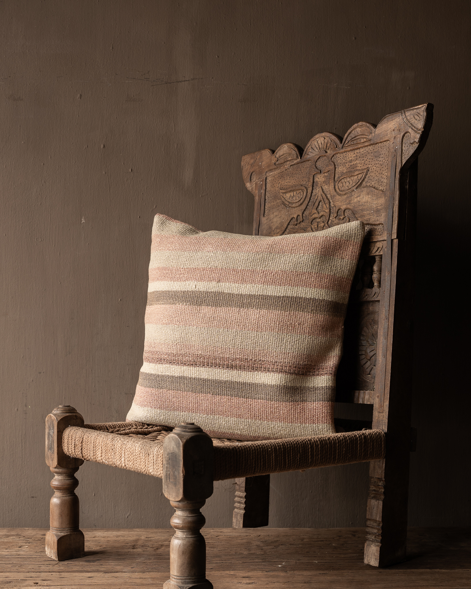 Uniek vintage kelim kussen – warme aardetinten | 50x50 cm | inclusief vulling-1