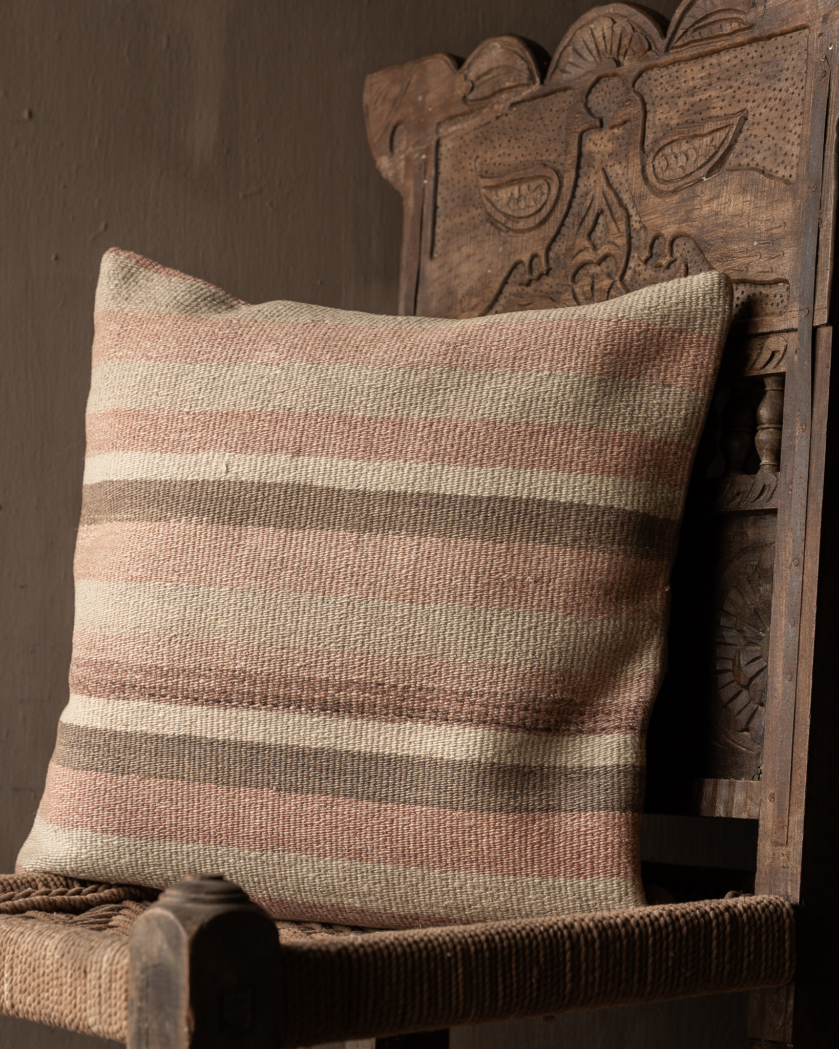 Uniek vintage kelim kussen – warme aardetinten | 50x50 cm | inclusief vulling-2