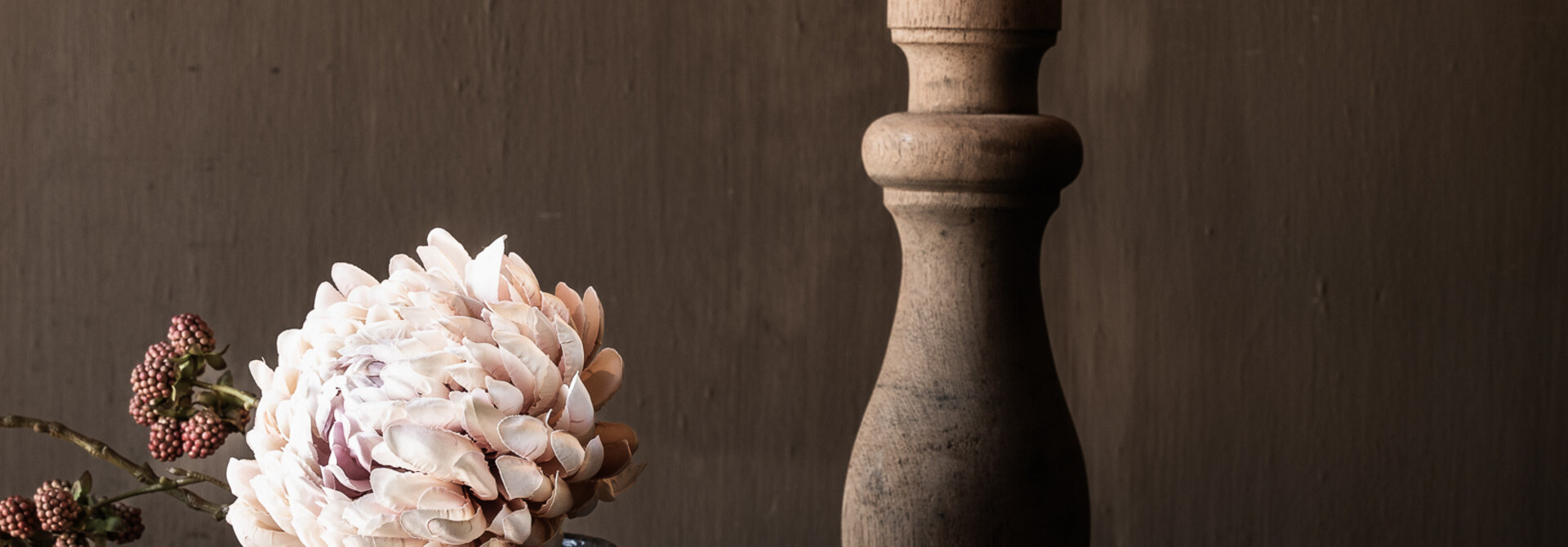Oude houten baluster lamp