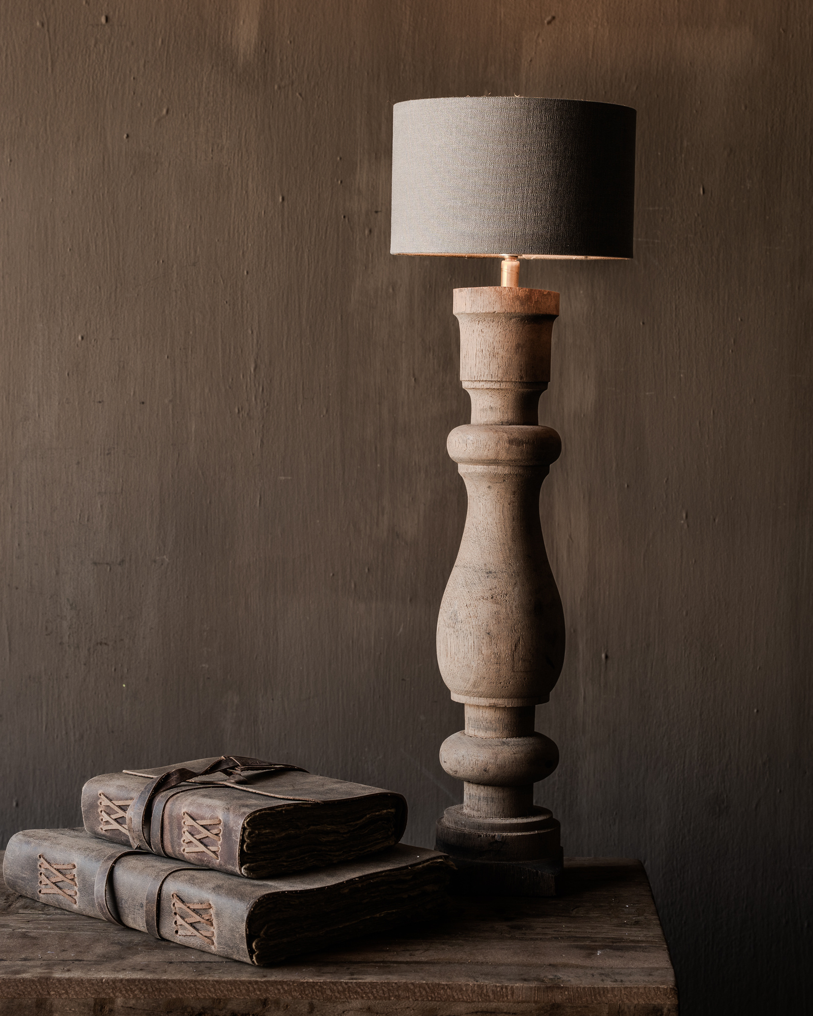 Oude houten baluster lamp-2
