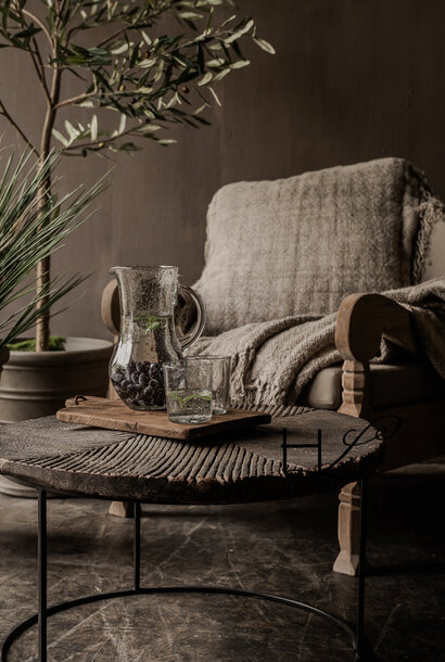 Einzigartiger alter runder Couchtisch aus Holz auf Metallgestell – Wabi Sabi
