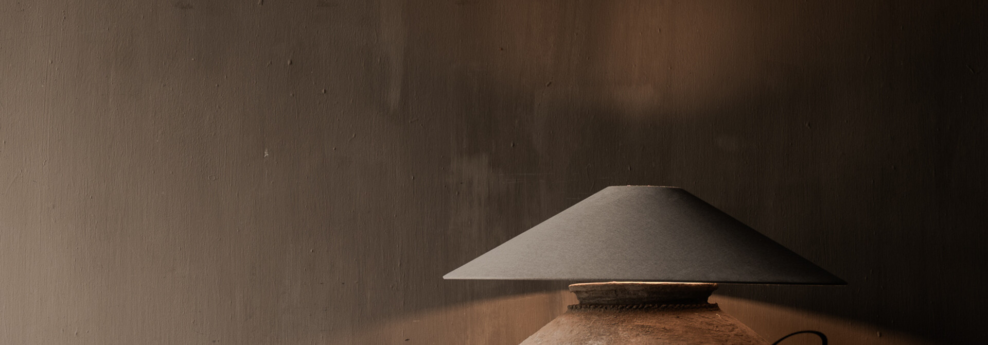 Lamp van oude waterpot – unieke kruiklamp van aardewerk