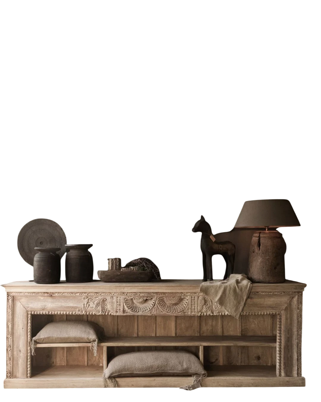 Oud houten dressoir met handgesneden details-4