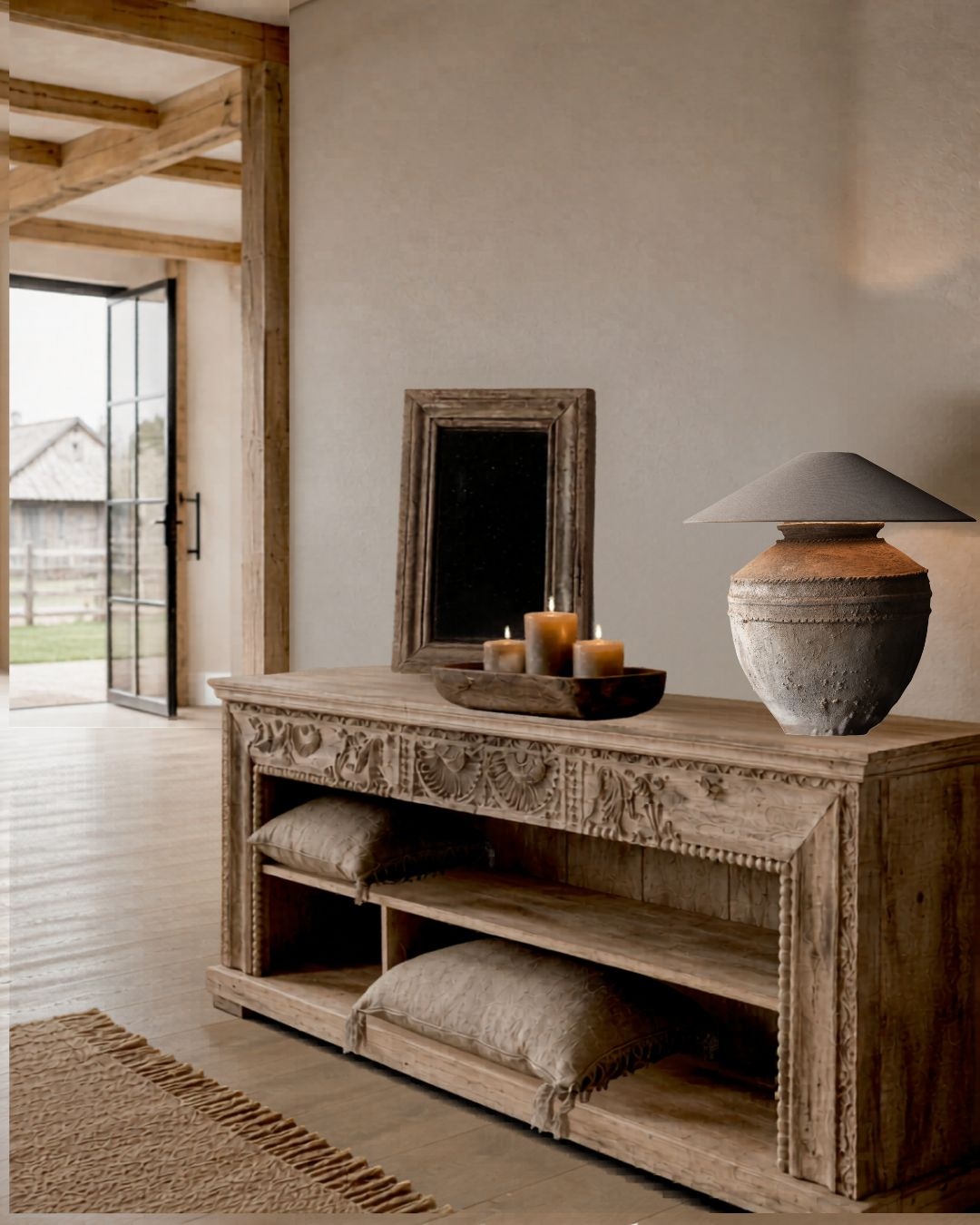 Oud houten dressoir met handgesneden details-2