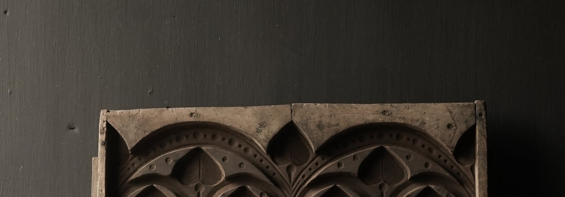 Oude Indiase houten ornamentmal / cementmal