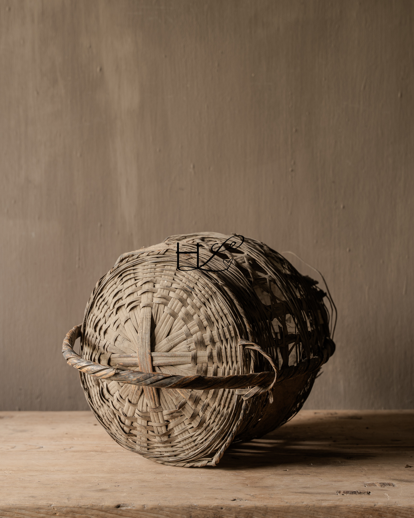 Old Authentic Wicker Basket with Lid-3