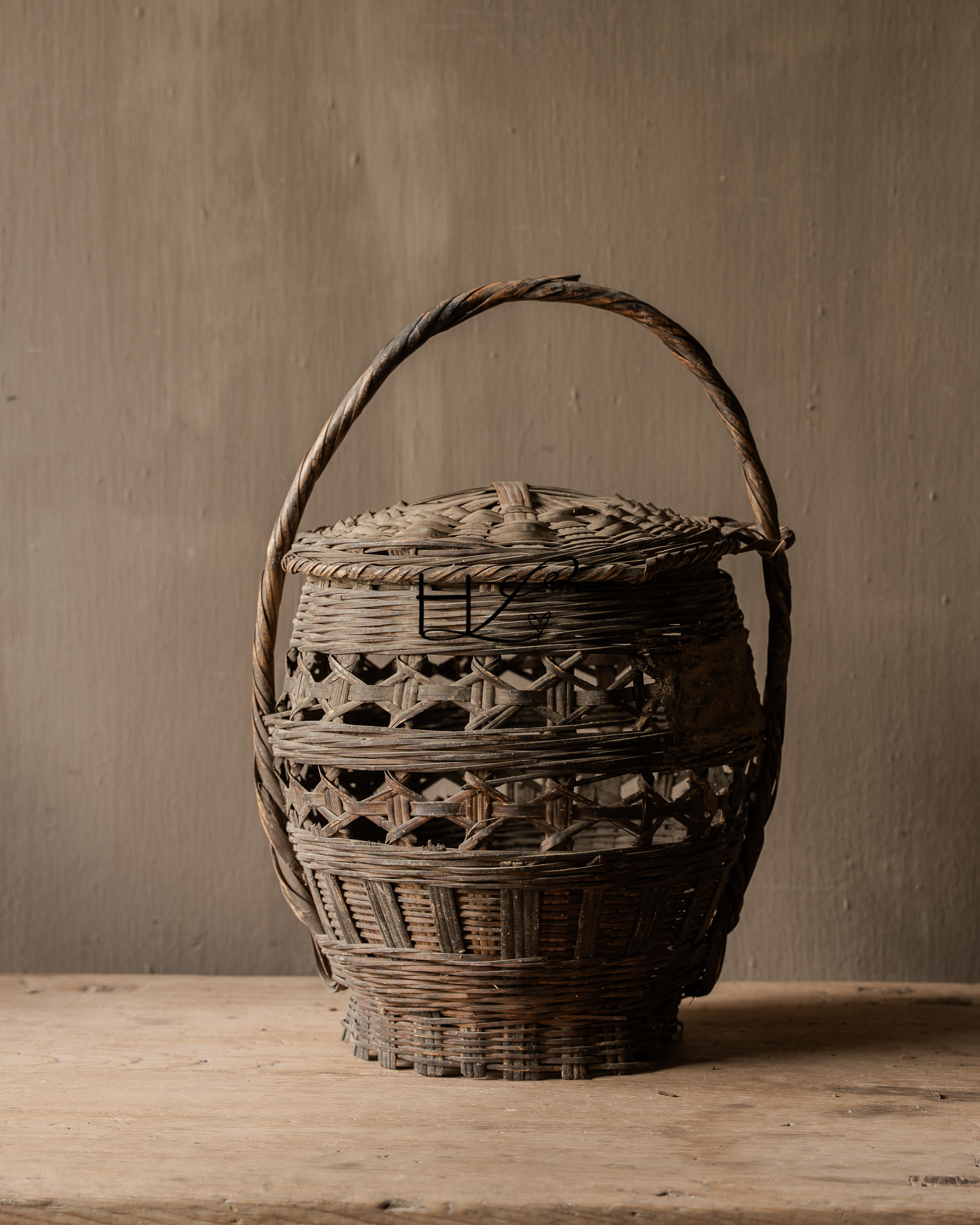 Old Authentic Wicker Basket with Lid-2
