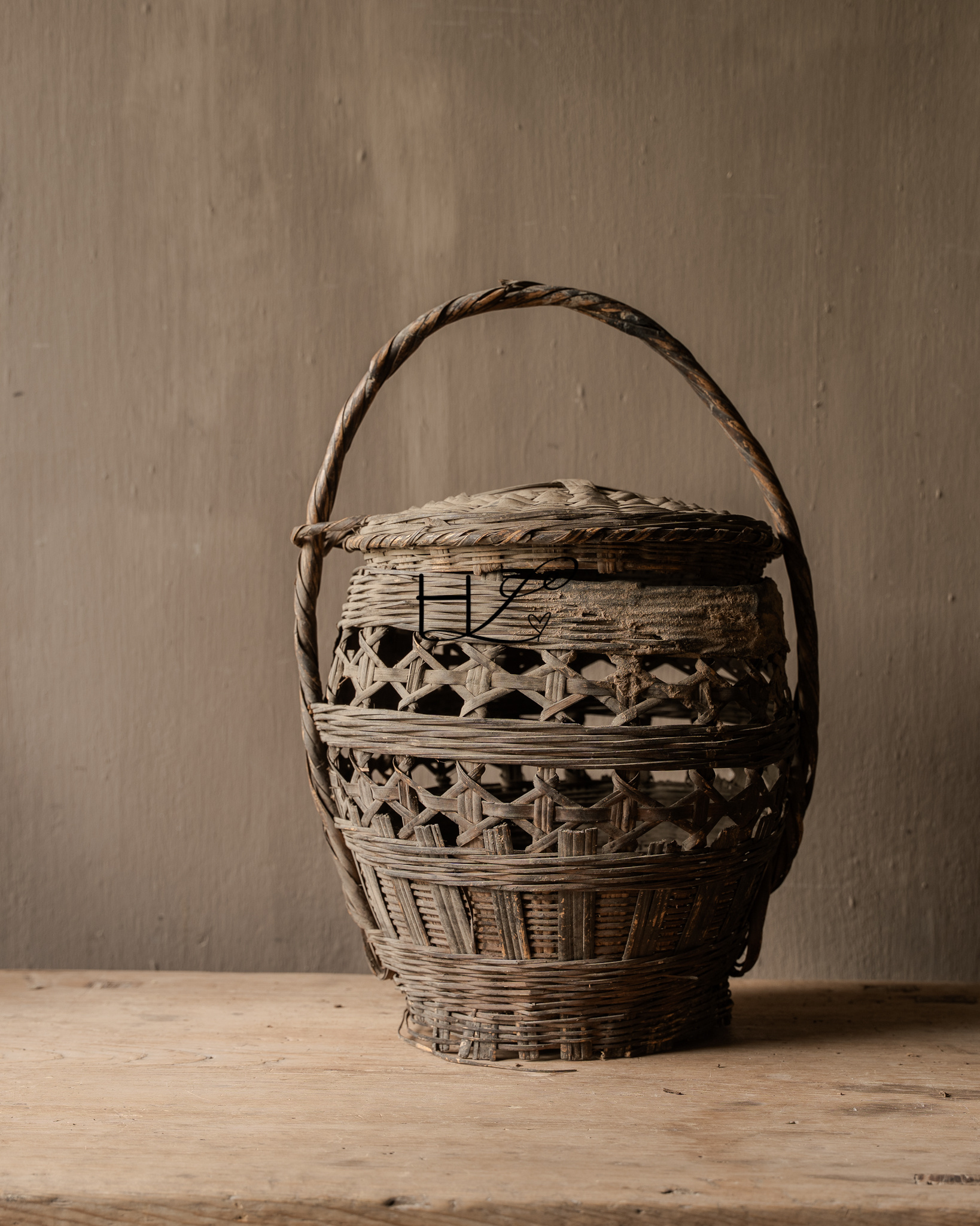 Old Authentic Wicker Basket with Lid-6