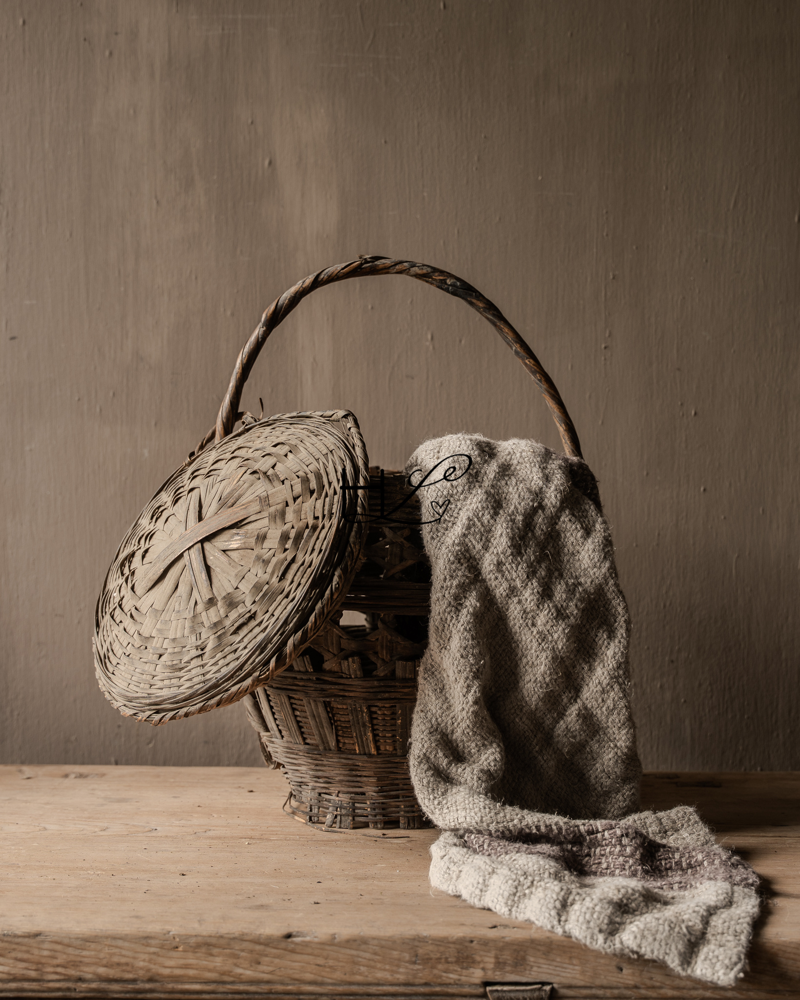 Old Authentic Wicker Basket with Lid-1