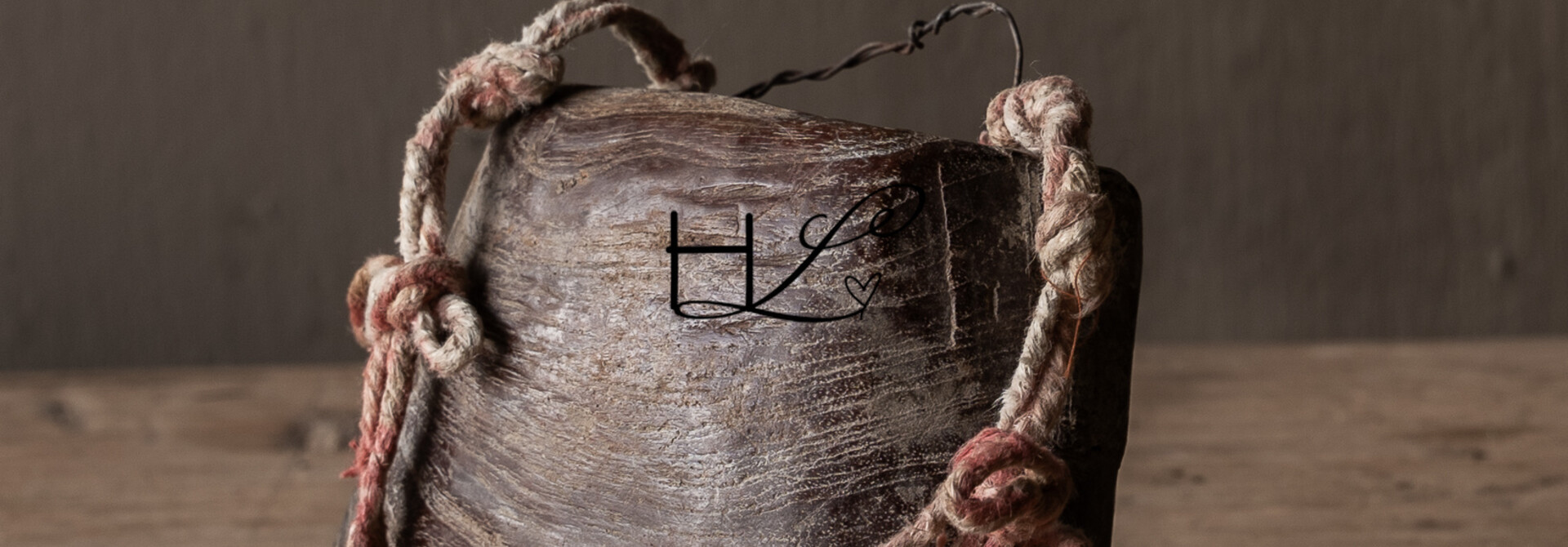 Authentische Kuh- und Ziegenglocken aus Holz | Einzigartige alte Schäferglocken