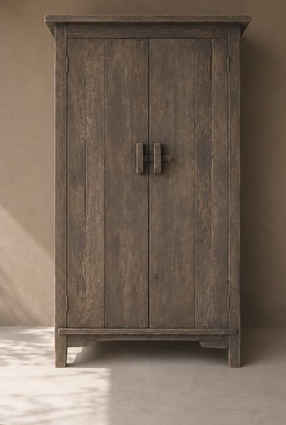 Vergrauter alter Holzschrank Jintse