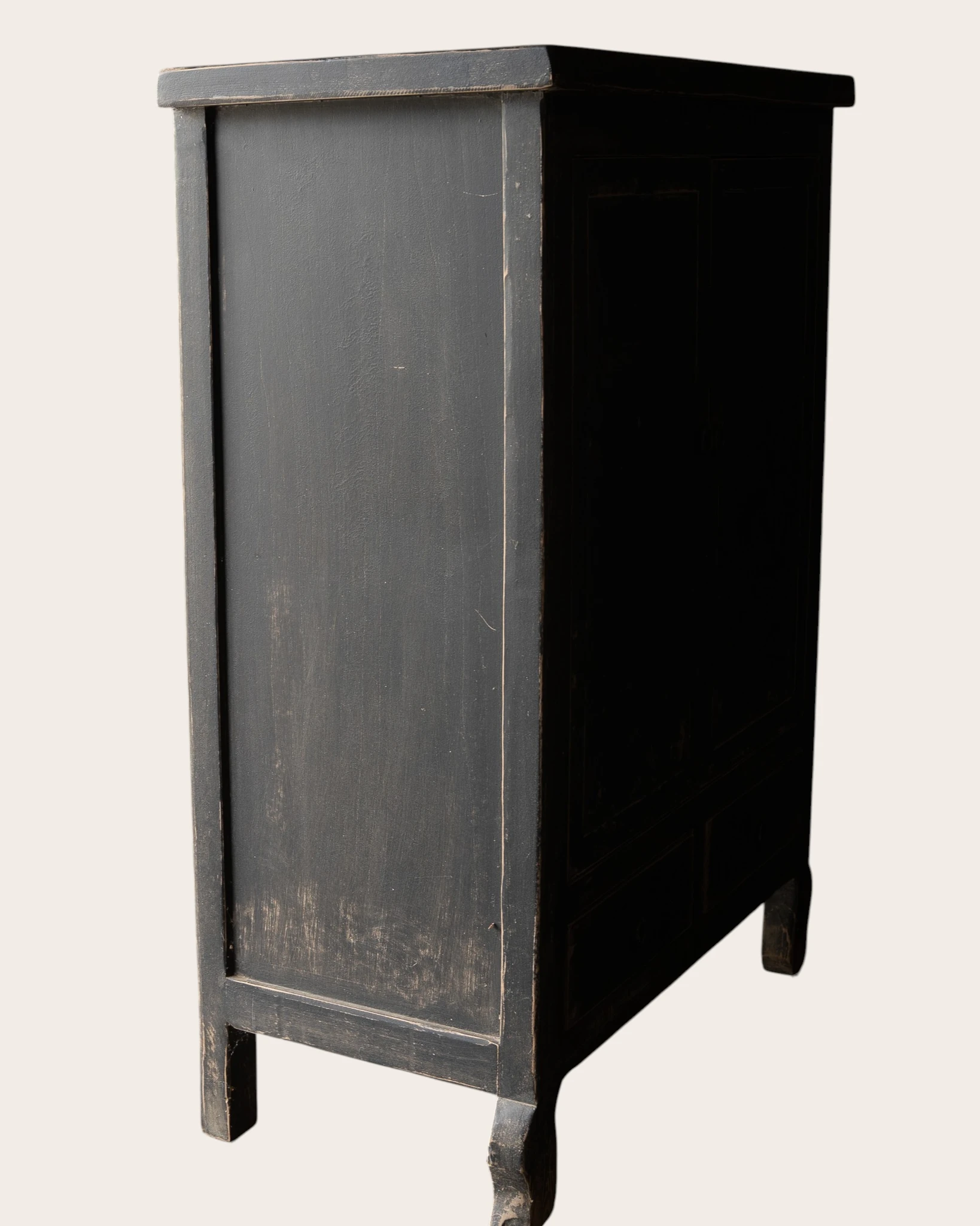 Einzigartiger, abgenutzter Schrank aus dunklem Holz-3