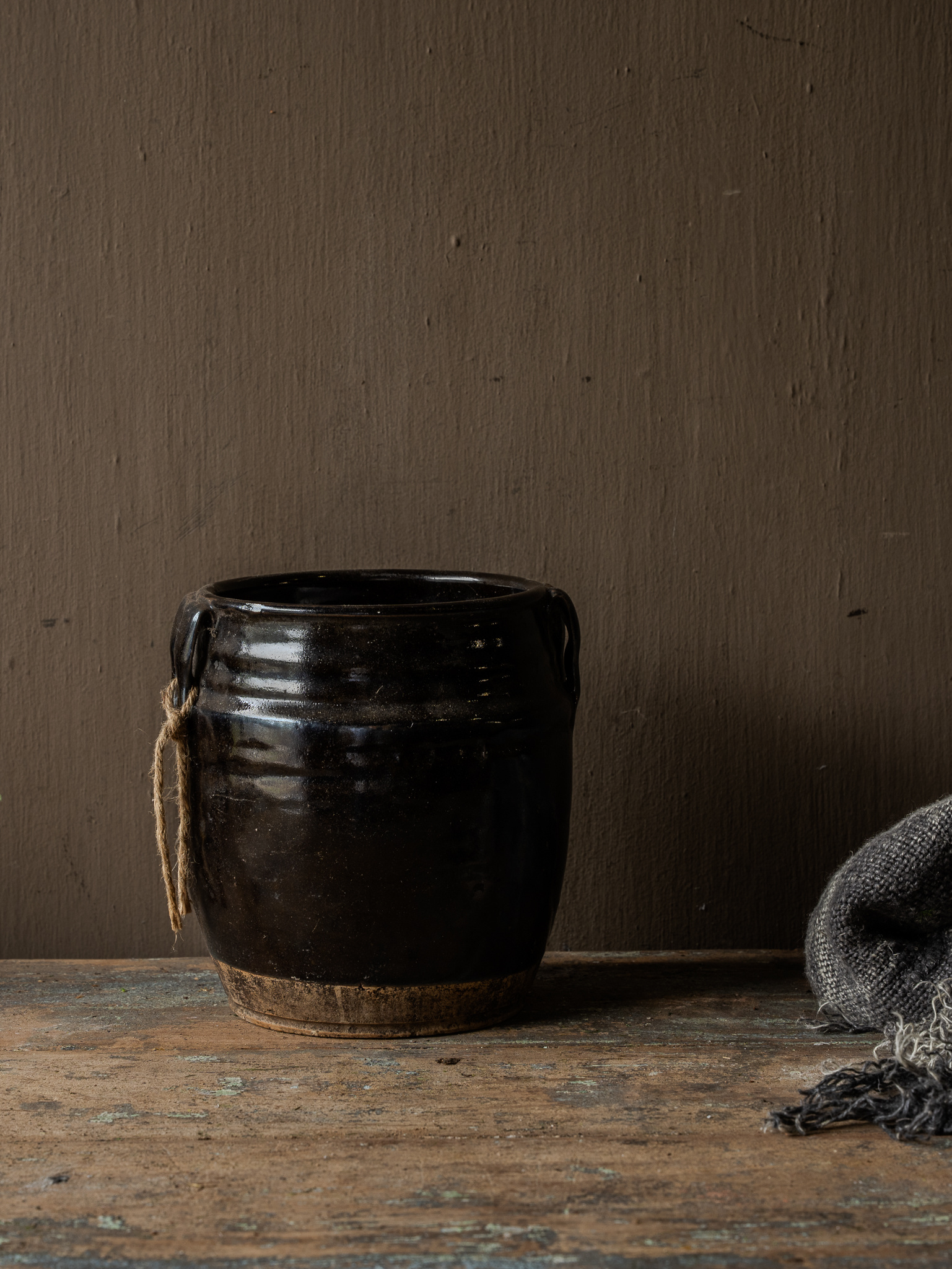 Einzigartiger, authentisch glasierter Ölkrug im Wabi-Sabi-Stil.-2