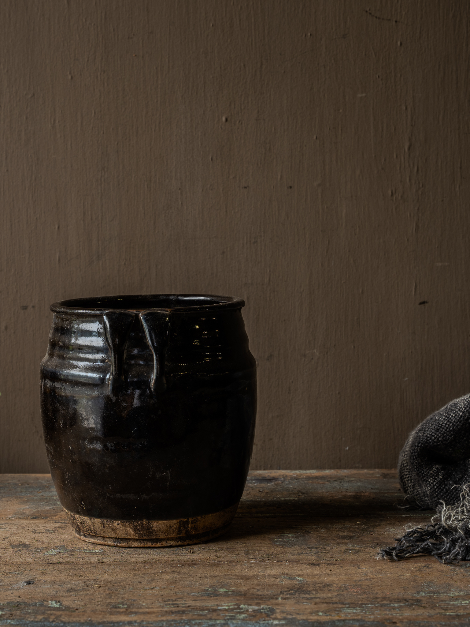 Einzigartiger, authentisch glasierter Ölkrug im Wabi-Sabi-Stil.-3