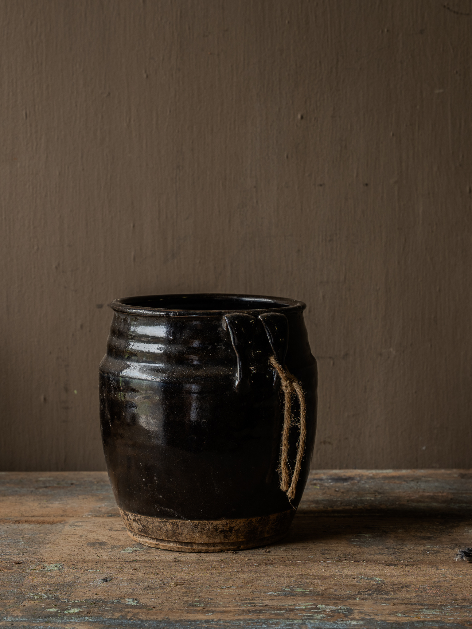 Einzigartiger, authentisch glasierter Ölkrug im Wabi-Sabi-Stil.-5