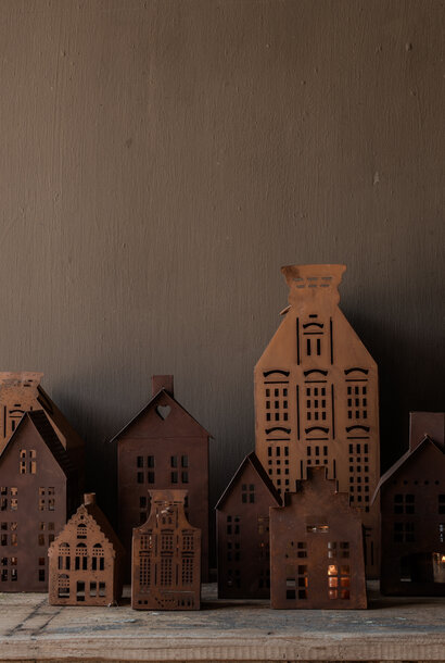 Preis für ein Haus aus rostigem Eisen ab