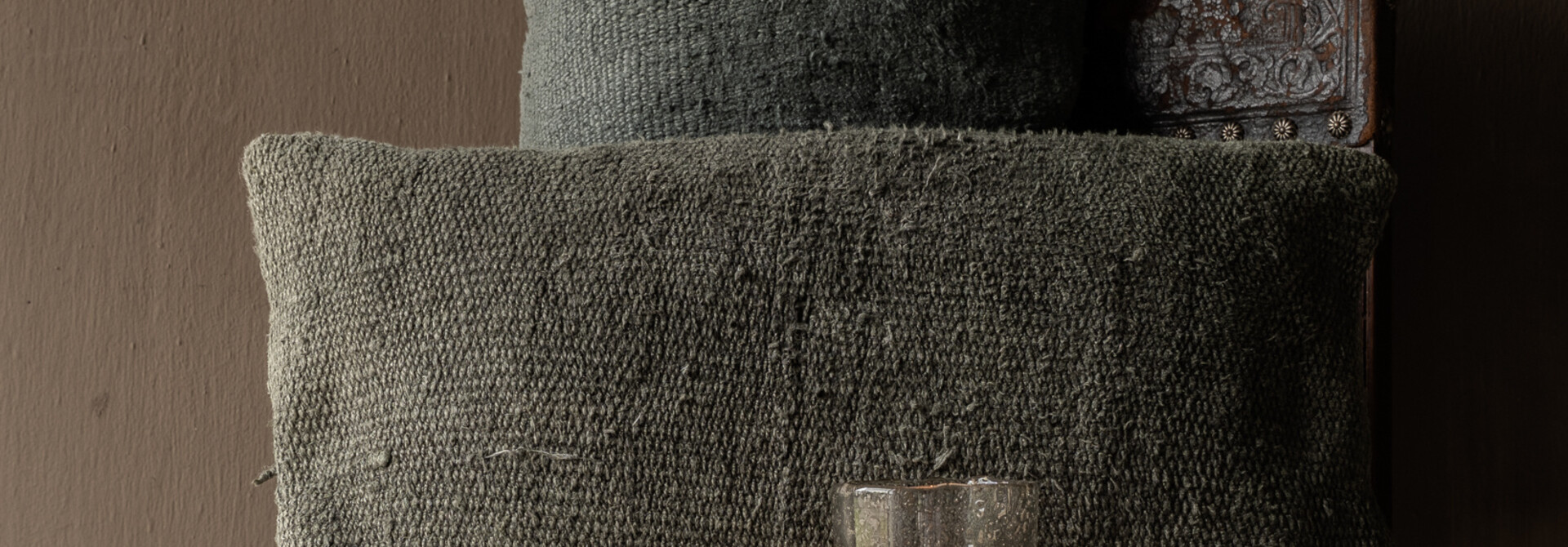 Uniek Hennep Kussen 40x60 cm | Pure textuur in olijfgroen