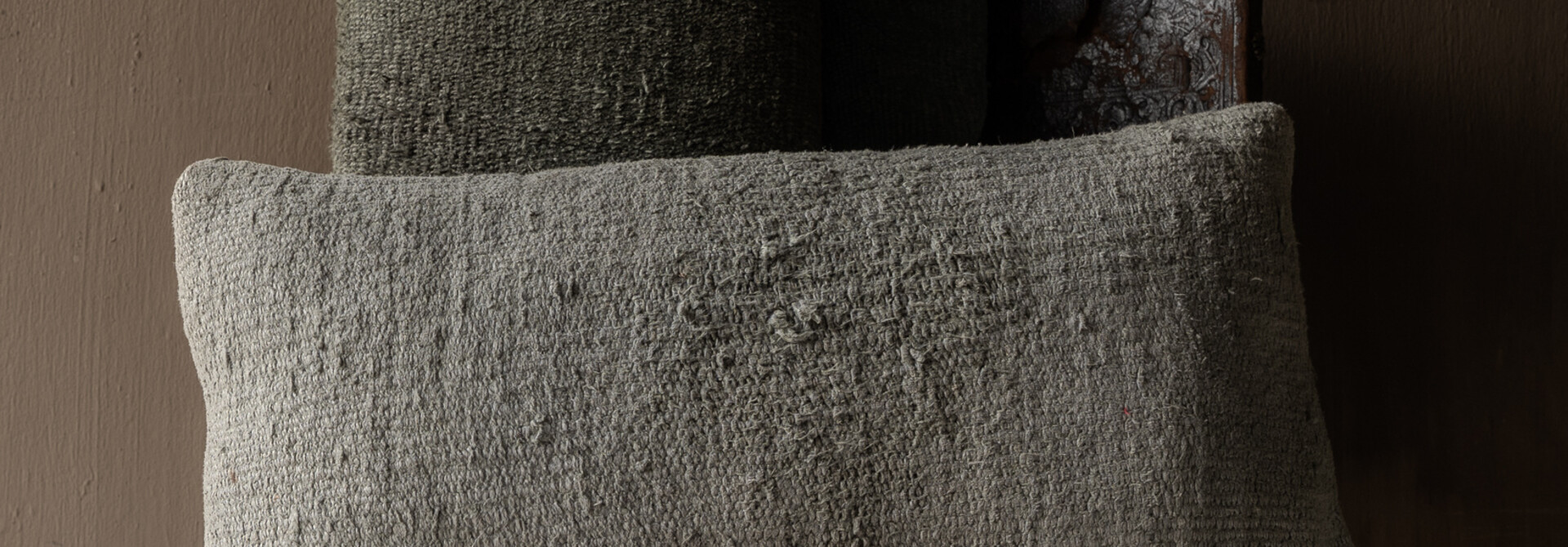 Stoer Hennep Kussen 40x60 cm | Vergrijsd Mintgroen