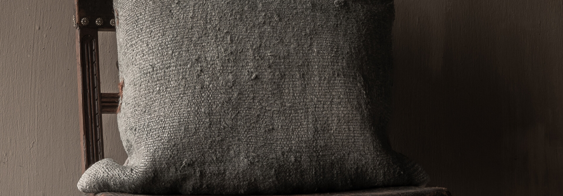 Hennep Kussen 50 × 50 cm – Vergrijsd Taupe