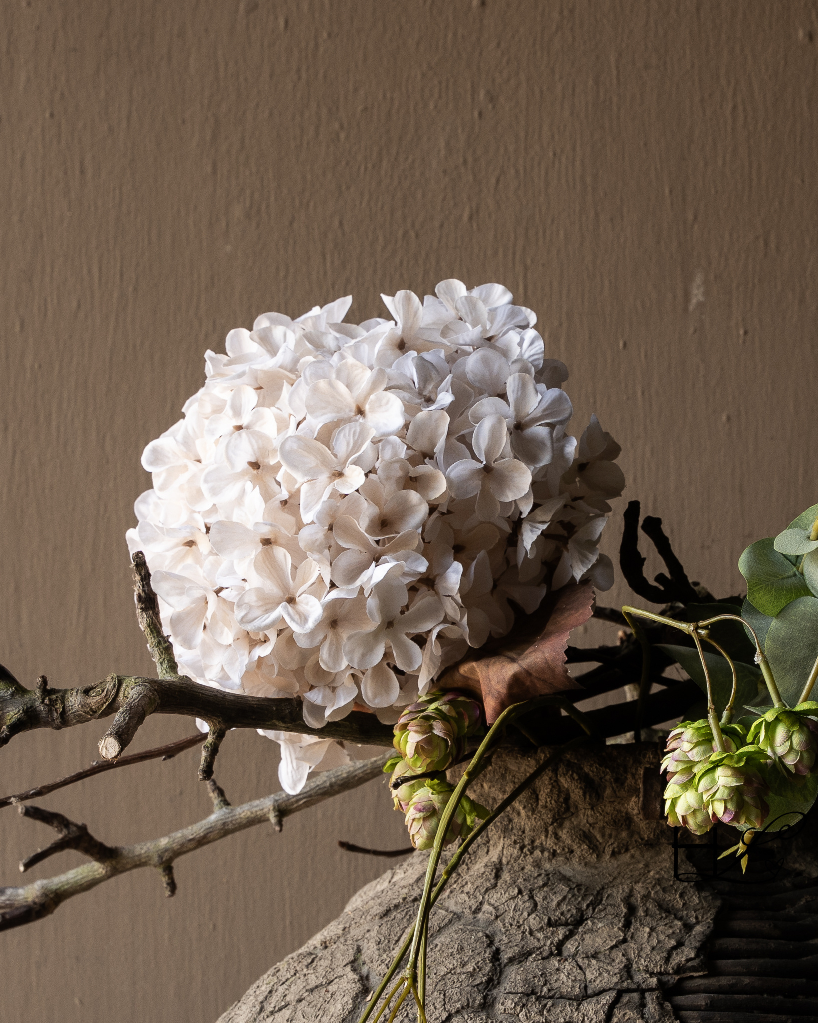 Künstlicher Blumenstrauß von Silk-ka mit Hortensien, Eukalyptus und Hopfen-7
