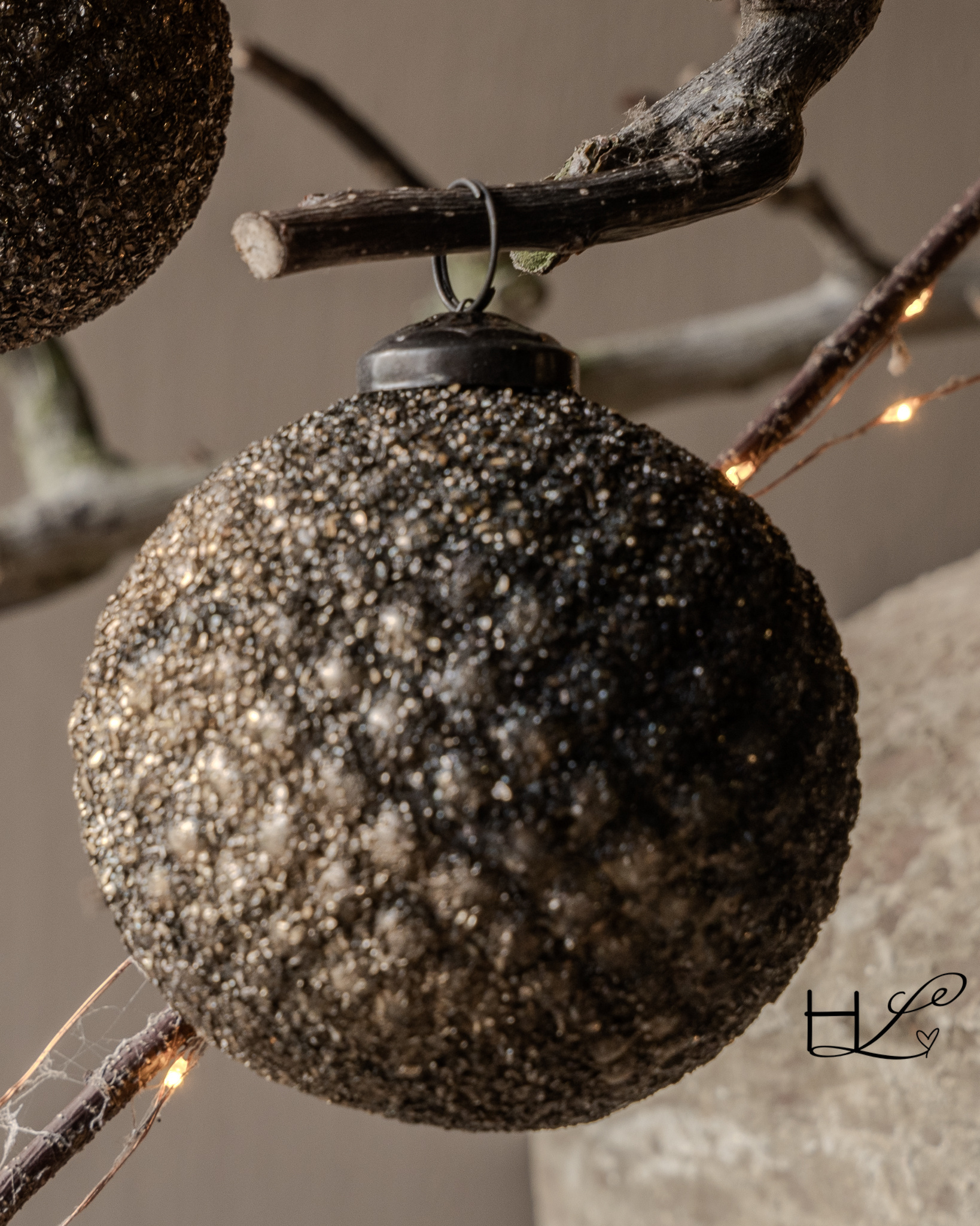 Kerstbal met verfijnde kralenstructuur-6