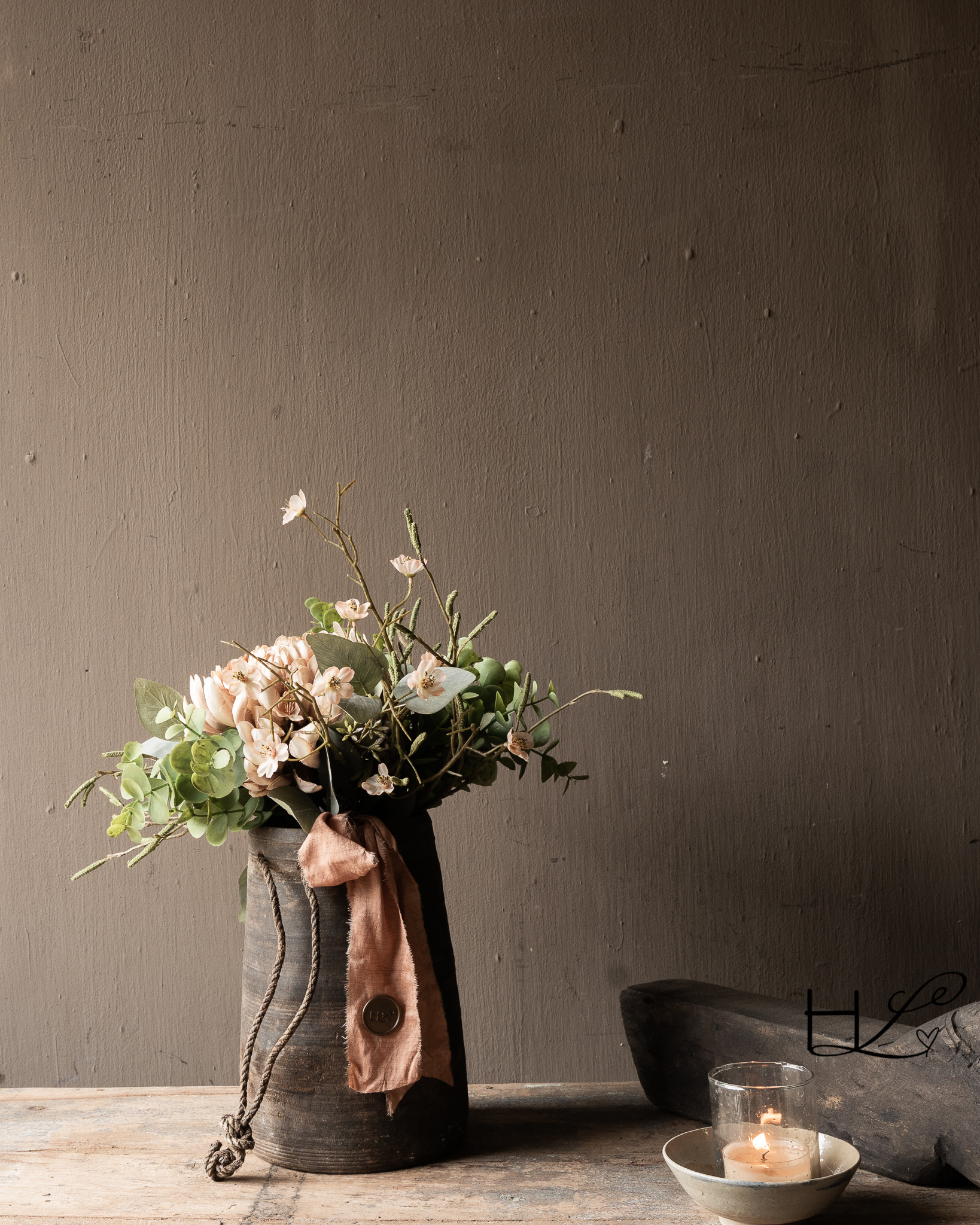 Doorleefde houten kruik inclusief kunstboeket-2
