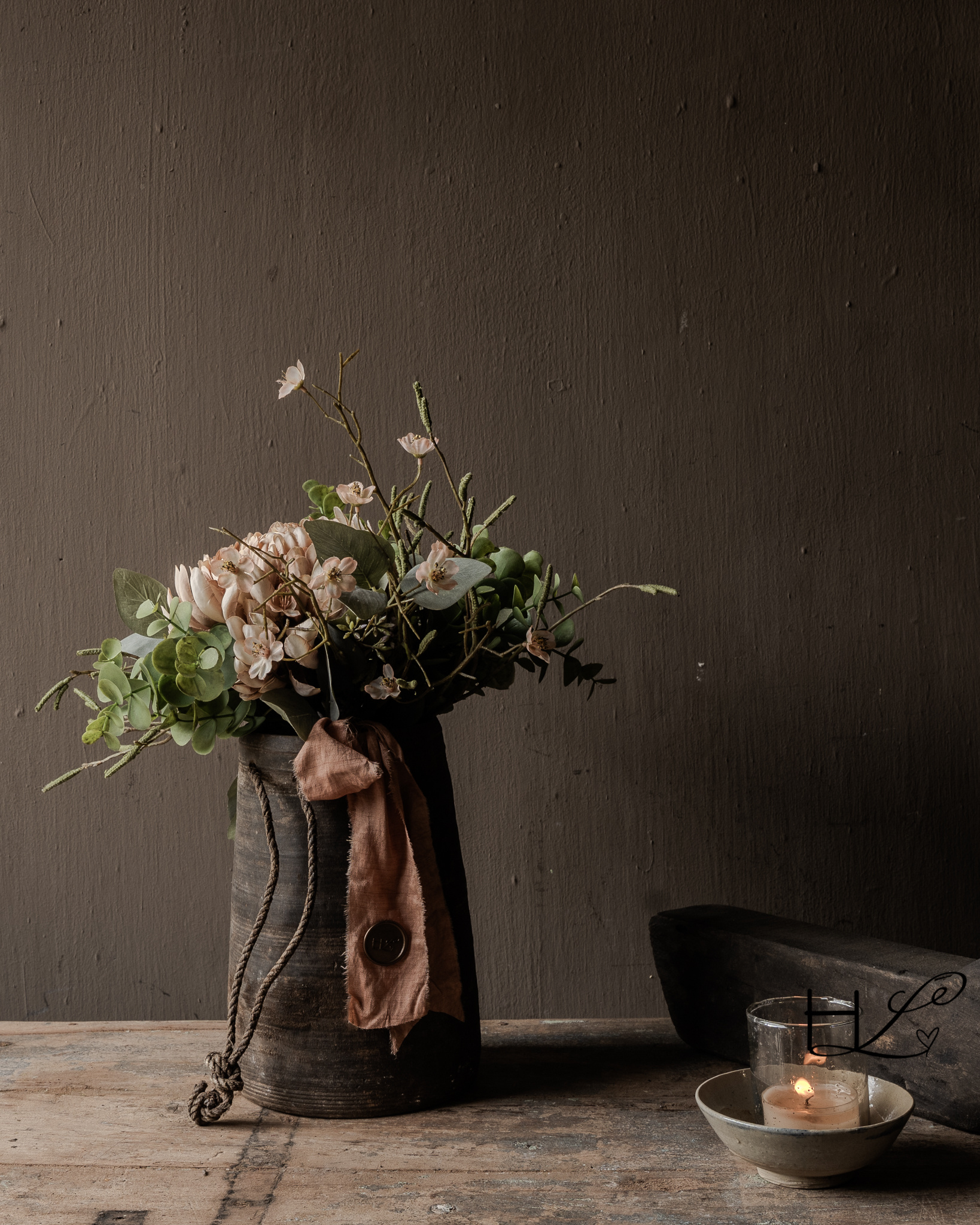 Doorleefde houten kruik inclusief kunstboeket-8