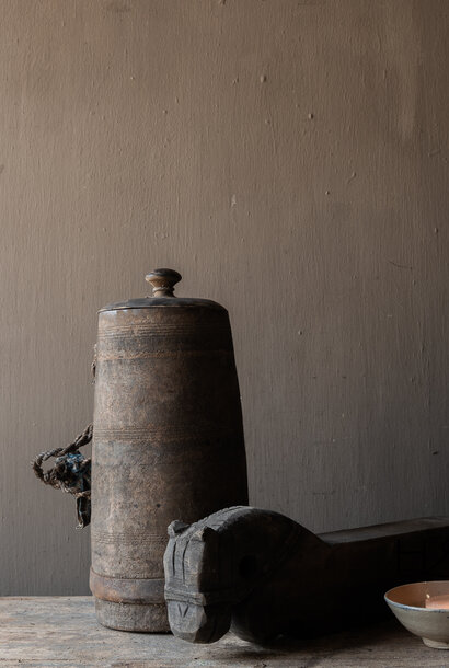 Originele Oude houten Nepalese Kruik met deksel