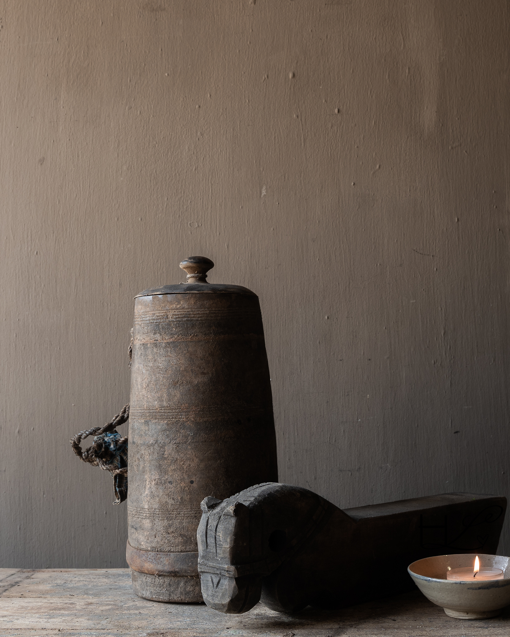 Originele Oude houten Nepalese Kruik met deksel-1