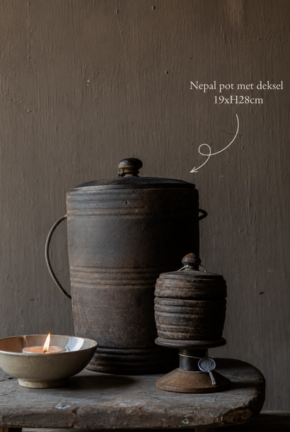 Originele Oude houten Nepalese Kruik met deksel