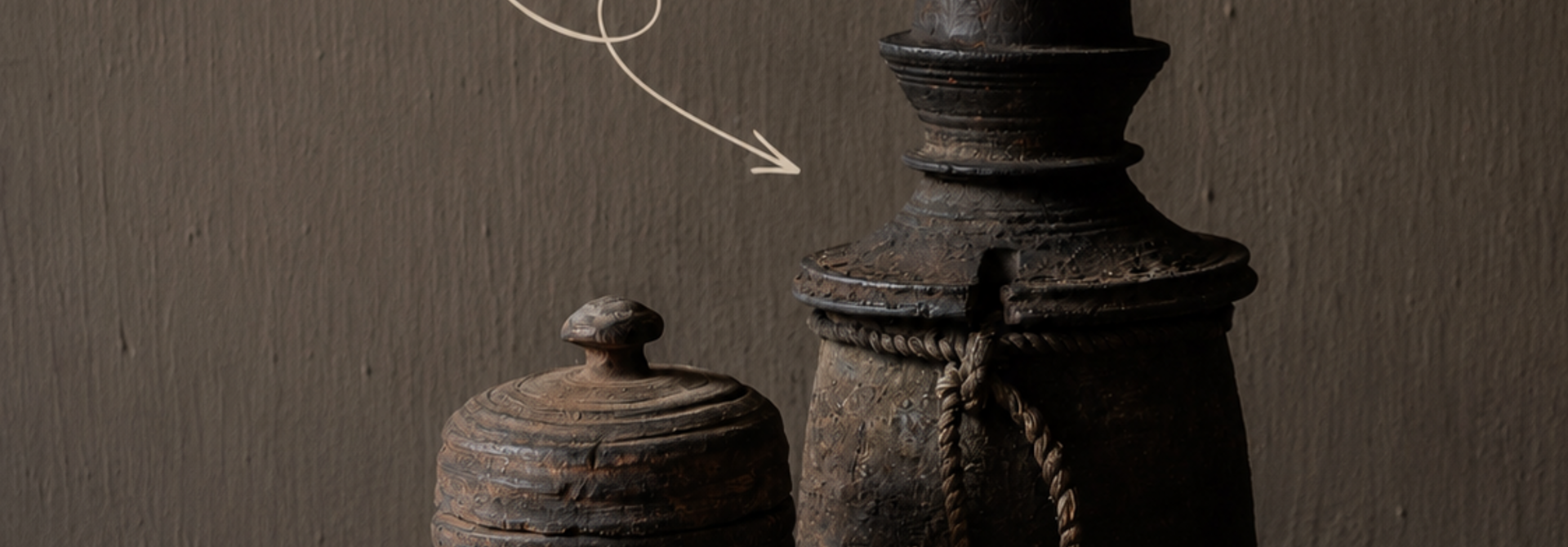 Originele Oude houten Nepalees Kruikje /Potje met deksel