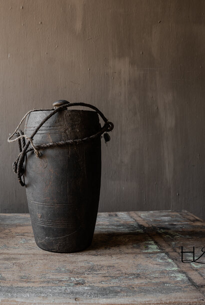 Originele Uniek Oude houten Hoffz Nepalese Kruik /Pot met deksel